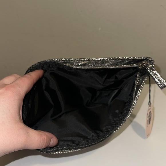 Victorias Secret Cosmetic Silver Metallic Purse Zipper Pouch New Makeup - Picture 4 of 4